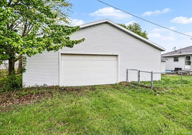 3rd image of 2537 Middlebury St, Elkhart, IN 46516 | MLS# 202617833