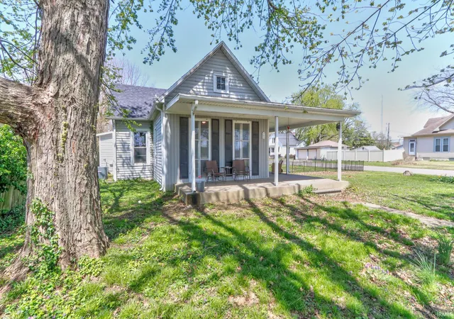 Homes for sale in Mount Vernon, IN | 505 W 2nd St, Mount Vernon, IN 47620 | MLS# 202617998