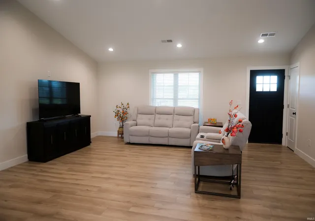 Photo 4 of Manufactured home for sale at 957 E 75 South, Washington, IN 47501 | MLS# 202618101 | Listing updated on 2026-10-05