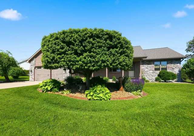 Photo 2 of Manufactured home for sale at 331 Lincoln Park, Warsaw, IN 46582 | MLS# 202618257 | Listing updated on 2026-06-27