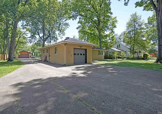 2nd image of 810 Plaza Dr, Evansville, IN 47715 | MLS# 202618364
