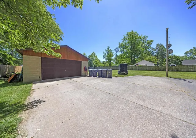 4th image of 810 Plaza Dr, Evansville, IN 47715 | MLS# 202618364