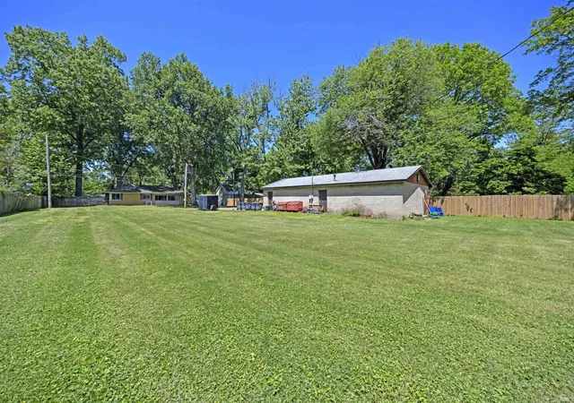 5th image of 810 Plaza Dr, Evansville, IN 47715 | MLS# 202618364