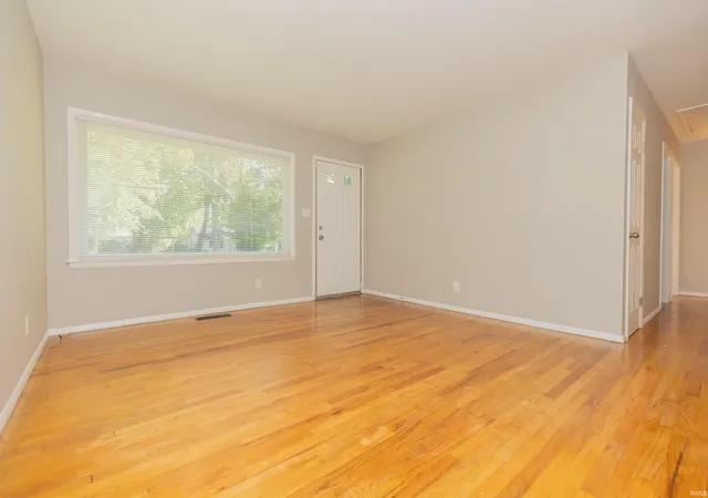 Photo 4 of Manufactured home for sale at 2017 Ridgeway Ave, Evansville, IN 47714 | MLS# 202618454 | Listing updated on 2026-09-16