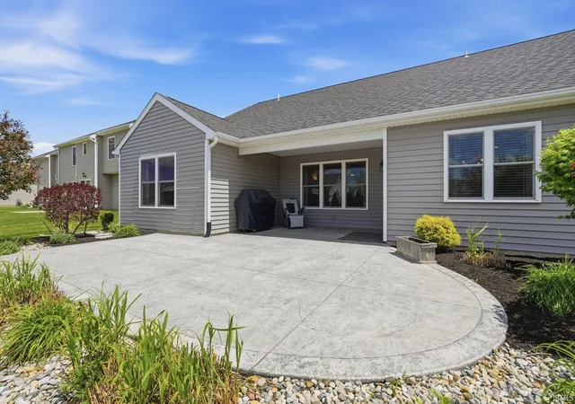Photo 2 of Sale Pending at 2113 Meadowsweet Pkwy, Fort Wayne, IN 46808 | MLS# 202618472 | Listing updated on 2026-09-16