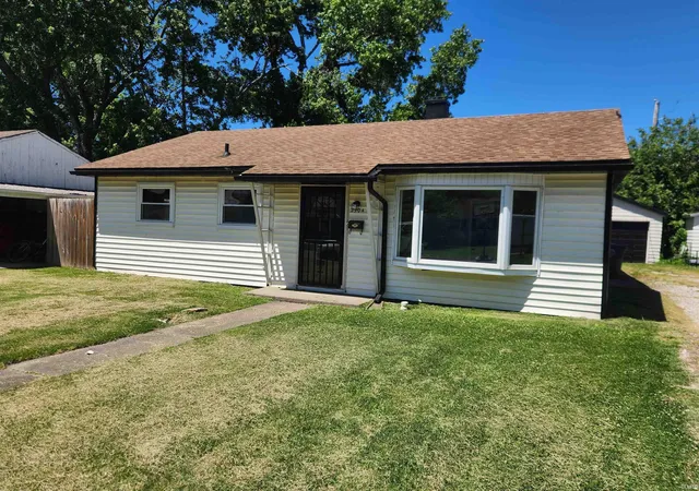 Homes for sale in Evansville, IN | 2904 Madison Ave, Evansville, IN 47714 | MLS# 202618483