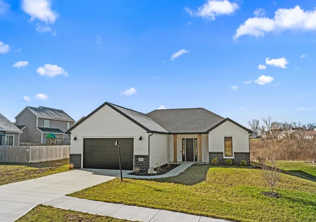 Homes for sale in Columbia City, IN | 203 W Longfellow Blvd, Columbia City, IN 46725 | MLS# 202618808