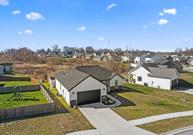 Homes for sale in Columbia City, IN | 203 W Longfellow Blvd, Columbia City, IN 46725 | MLS# 202618808