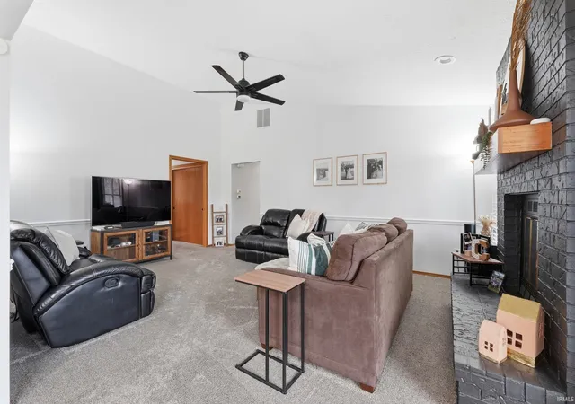 Photo 3 of Manufactured home for sale at 426 E Lynnwood Dr, Warsaw, IN 46580 | MLS# 202618810 | Listing updated on 2026-05-26