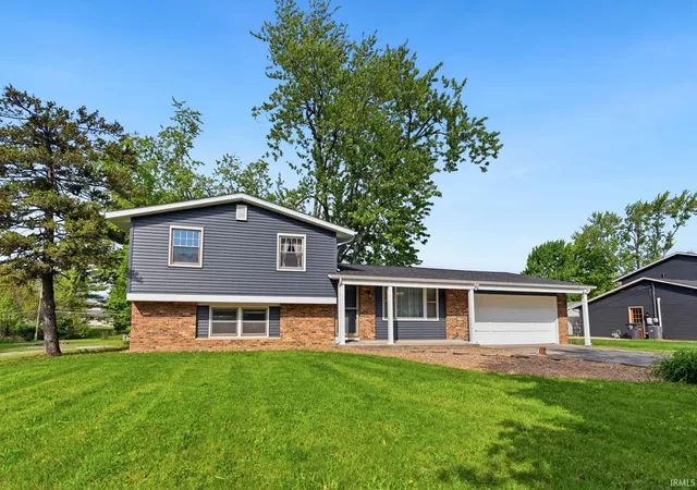 1st image of 816 Blake Dr, Fort Wayne, IN 46804 | MLS# 202618980