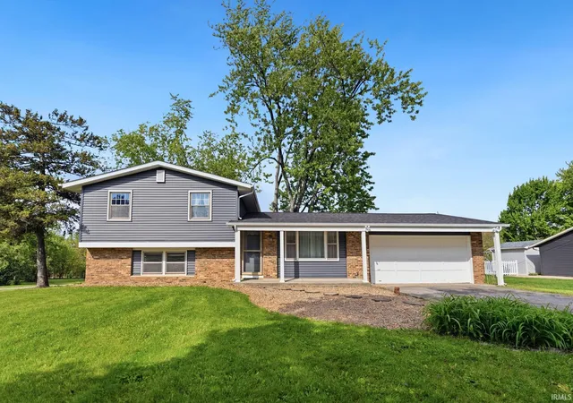 3rd image of 816 Blake Dr, Fort Wayne, IN 46804 | MLS# 202618980