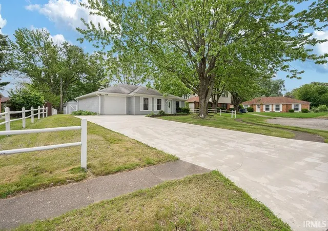 3rd image of 1908 Versailles Dr, Kokomo, IN 46902 | MLS# 202619013