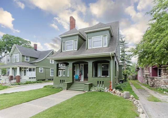 2nd image of 1232 E Lincoln Wy, South Bend, IN 46601 | MLS# 202619036