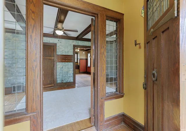 4th image of 1232 E Lincoln Wy, South Bend, IN 46601 | MLS# 202619036