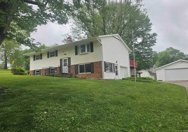 Homes for sale in Bloomington, IN | 4625 N Ridgewood Dr, Bloomington, IN 47404 | MLS# 202619049