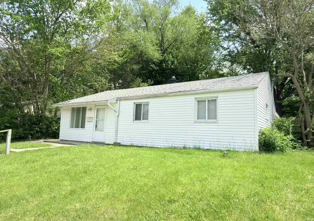Photo 2 of Manufactured home for sale at 1002 Amhurst Ave, South Bend, IN 46614 | MLS# 202619112 | Listing updated on 2026-08-29