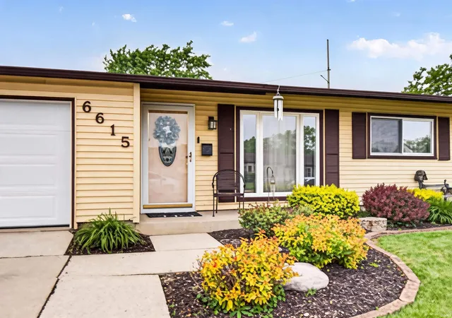 3rd image of 6615 Redbud Dr, Fort Wayne, IN 46825 | MLS# 202619150