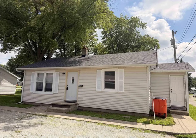 Homes for sale in Monticello, IN | 509 1/2 Walnut St, Monticello, IN 47960 | MLS# 202619211