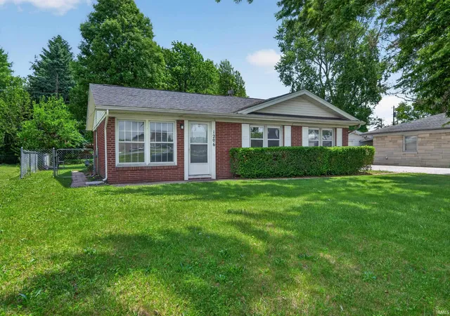 3rd image of 1206 Imperial Dr, Kokomo, IN 46902 | MLS# 202619272