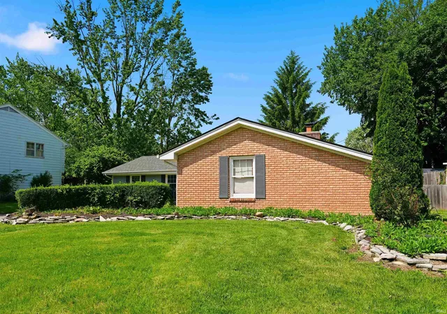 2nd image of 1509 Lake Forest Dr, Fort Wayne, IN 46815 | MLS# 202619309