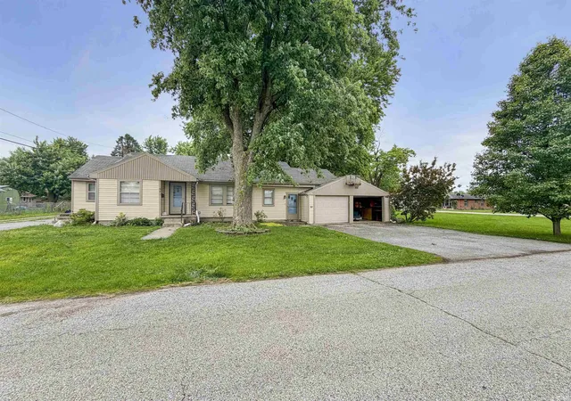Homes for sale in Frankfort, IN | 951 W Palmer St, Frankfort, IN 46041 | MLS# 202619449