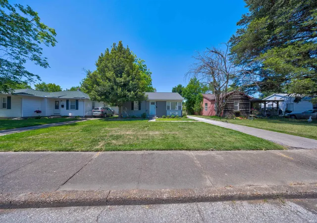 Homes for sale in Evansville, IN | 1401 S Roosevelt Dr, Evansville, IN 47714 | MLS# 202619525