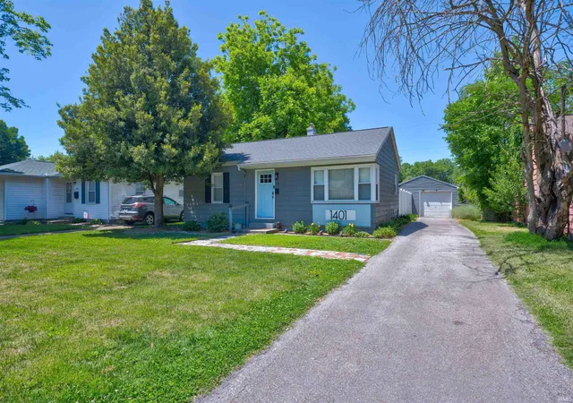 Homes for sale in Evansville, IN | 1401 S Roosevelt Dr, Evansville, IN 47714 | MLS# 202619525