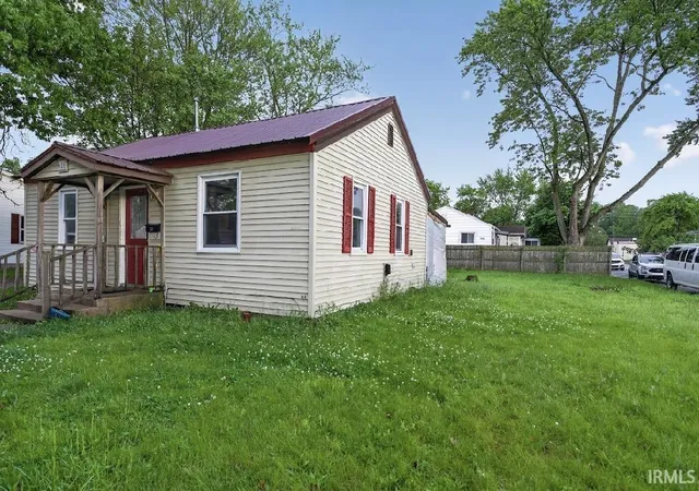 Photo 3 of Manufactured home for sale at 428 W Townley St, Bluffton, IN 46714 | MLS# 202619542 | Listing updated on 2026-10-05