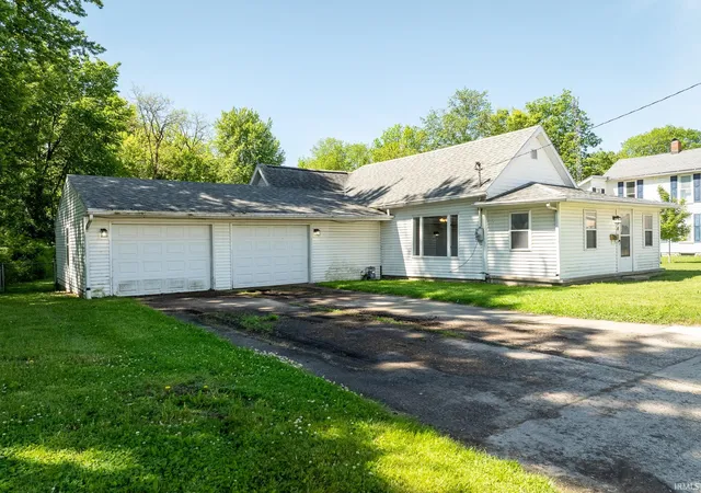 3rd image of 134 E Carl St, Winchester, IN 47394 | MLS# 202619607