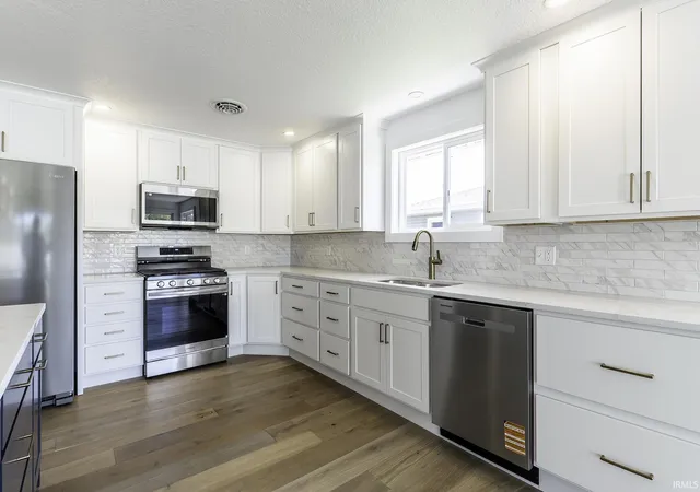 Photo 4 of Manufactured home for sale at 17 Ems C19c Ln, Warsaw, IN 46582 | MLS# 202619683 | Listing updated on 2026-10-04