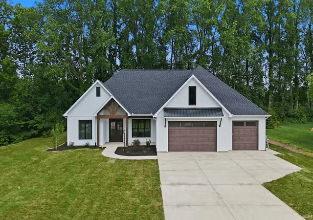 1st image of 8078 E Country Club Ln, Syracuse, IN 46567 | MLS# 202619684