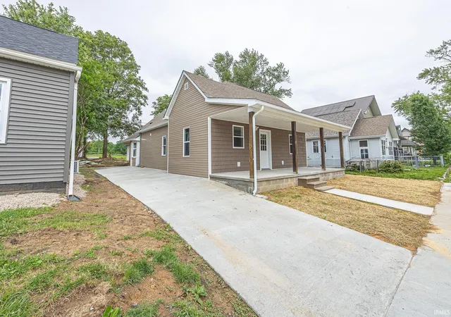 Photo 2 of Manufactured home for sale at 118 N Jackson St, Oakland City, IN 47660 | MLS# 202619688 | Listing updated on 2026-09-22