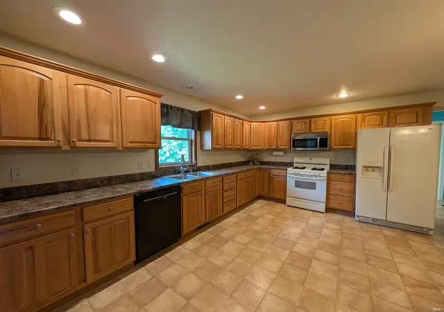 Homes for sale in Goshen, IN | 333 Fairview Dr, Goshen, IN 46528 | MLS# 202619771