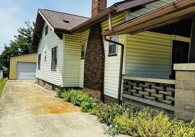 Photo 2 of Sale Pending at 713 SE 1st Street, Washington, IN 47501 | MLS# 202619781 | Listing updated on 2026-07-12