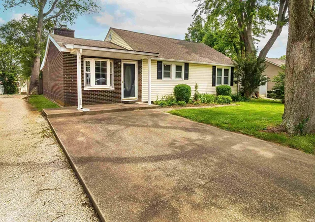 Photo 3 of Sale Pending at 608 E Moore St, Boonville, IN 47601 | MLS# 202619949 | Listing updated on 2026-09-10