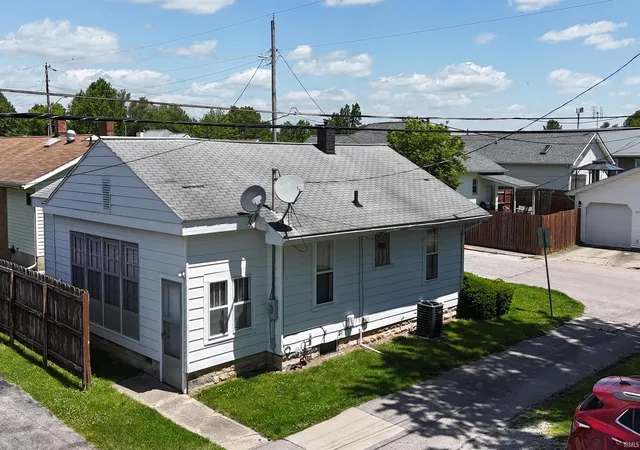 4th image of 105 P Street, Bedford, IN 47421 | MLS# 202620002