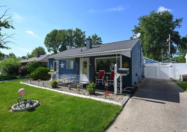 Photo 3 of Manufactured home for sale at 916 E Fischer St, Kokomo, IN 46901 | MLS# 202620025 | Listing updated on 2026-07-07