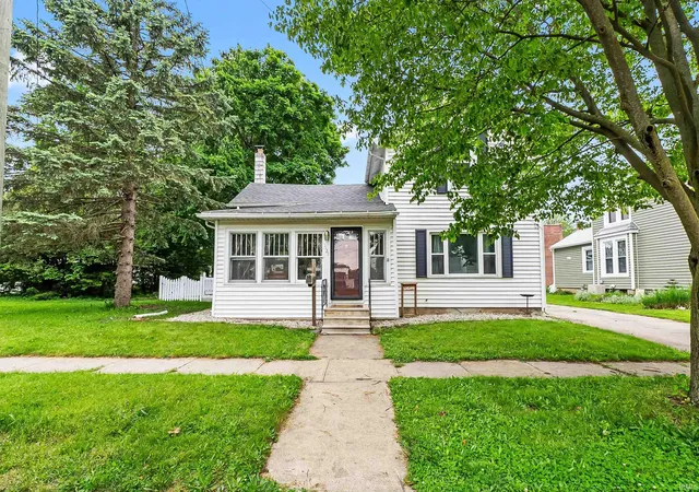 Photo 2 of Sale Pending at 126 Clark St, Kendallville, IN 46755 | MLS# 202620040 | Listing updated on 2026-07-06