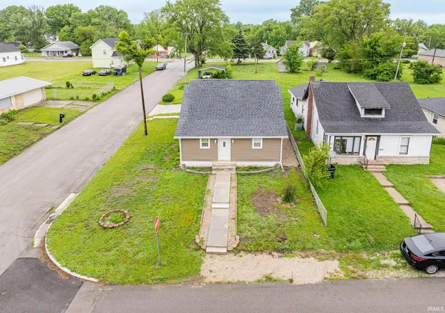 Photo 2 of Manufactured home for sale at 1400 E Russey, Muncie, IN 47303 | MLS# 202620124 | Listing updated on 2026-08-31