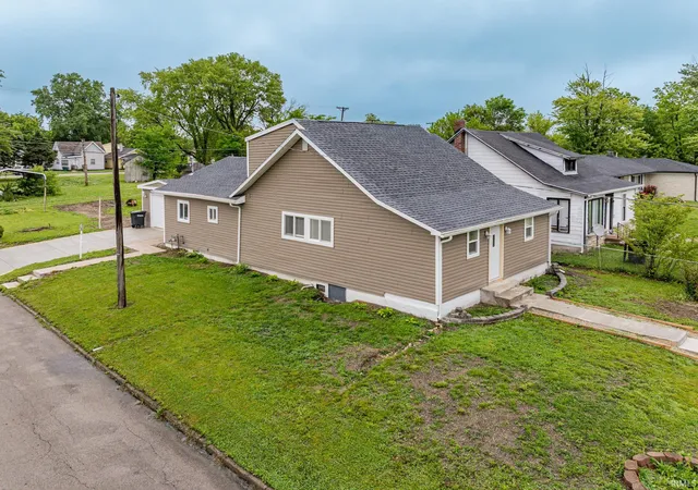 Photo 3 of Manufactured home for sale at 1400 E Russey, Muncie, IN 47303 | MLS# 202620124 | Listing updated on 2026-08-31