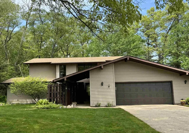 Homes for sale in South Bend, IN | 21465 Old Walnut Ct, South Bend, IN 46628 | MLS# 202620288