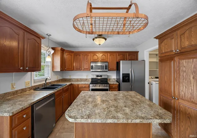 Photo 4 of Sale Pending at 4977 N White River Dr, Bloomington, IN 47404 | MLS# 202620419 | Listing updated on 2026-08-31