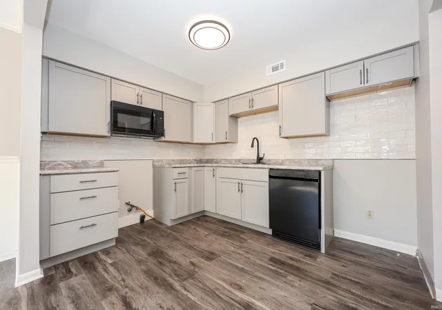 Photo 3 of Sale Pending at 5511 S Wayne Ave, Fort Wayne, IN 46807 | MLS# 202620521 | Listing updated on 2026-09-07
