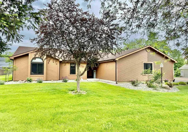 Photo 1 of Sale Pending at 8210 Medicine Bow Run, Fort Wayne, IN 46825 | MLS# 202620523 | Listing updated on 2026-07-12