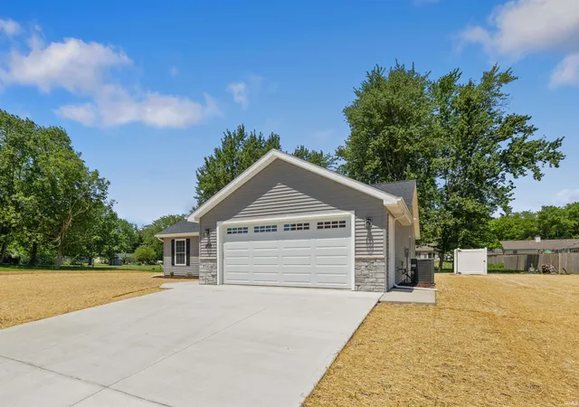 3rd image of 203 S Ivy Ln, Butler, IN 46721 | MLS# 202620543
