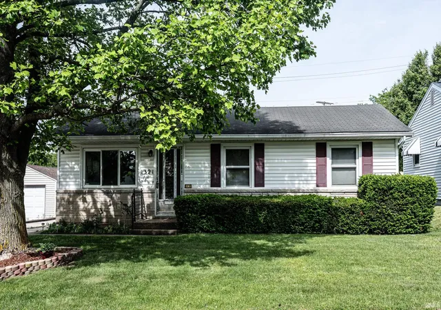 Homes for sale in South Bend, IN | 1321 Canterbury Dr, South Bend, IN 46628 | MLS# 202620562