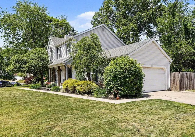 Photo 3 of Sale Pending at 1802 Cross Crk Dr, South Bend, IN 46628 | MLS# 202620858 | Listing updated on 2026-07-10