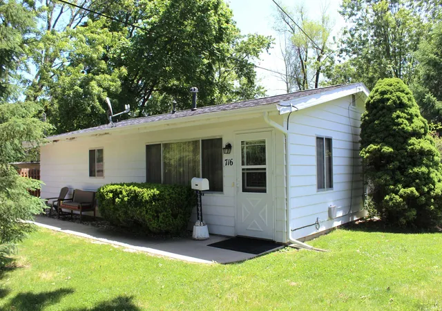 Homes for sale in Angola, IN | 716 E Randolph St, Angola, IN 46703 | MLS# 202620886
