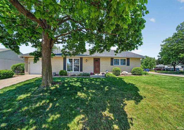 Homes for sale in South Bend, IN | 1501 Viking Dr, South Bend, IN 46628 | MLS# 202620941