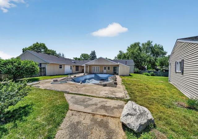Homes for sale in South Bend, IN | 1501 Viking Dr, South Bend, IN 46628 | MLS# 202620941